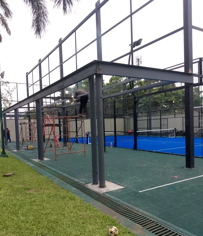 Pérgola metálica para cancha de pádel — Pérgolas metálicas | NIVEL JM