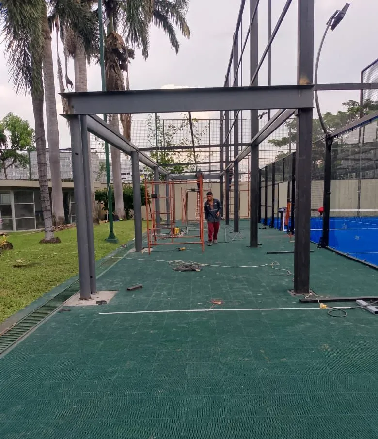 Cubierta para cancha de pádel — Pérgolas metálicas | NIVEL JM