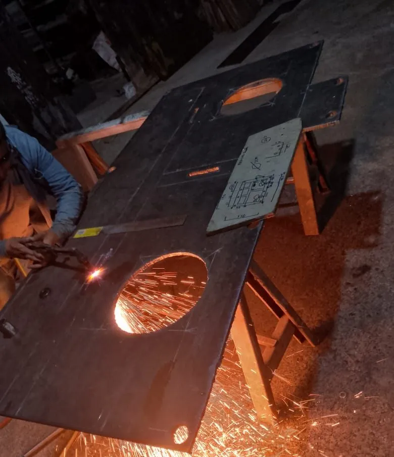 Corte por plasma de plancha de acero — Piezas a medida metálicas | NIVEL JM