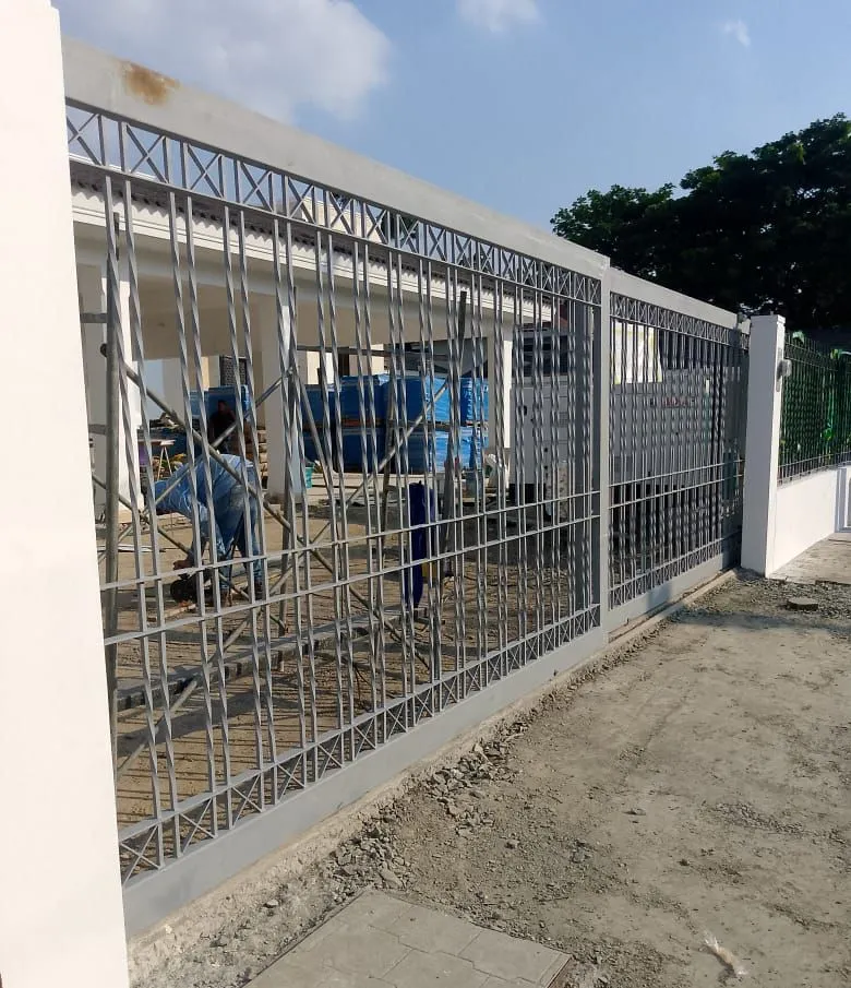 Portón corredizo instalado — Portones y rejas metálicas | NIVEL JM