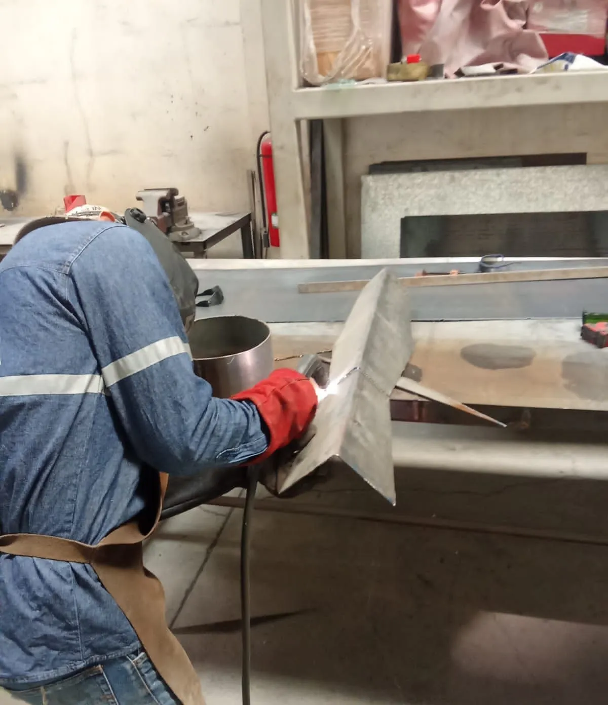 Fabricación de tanque en taller — Tanques metálicas | NIVEL JM